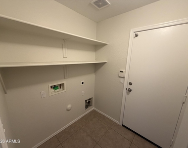 13925 W Mauna Loa Lane - Photo Thumbnail 15