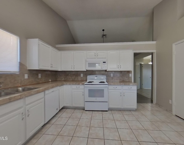 7127 W Mcrae Way - Photo Thumbnail 6