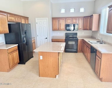 33007 N 23rd Avenue - Photo Thumbnail 20