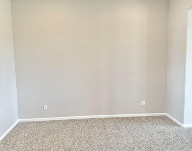 33007 N 23rd Avenue - Photo Thumbnail 14