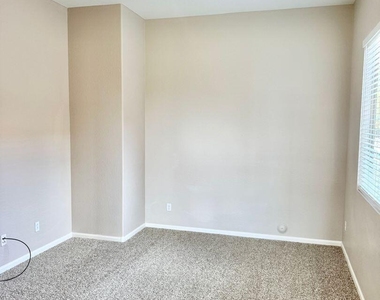 33007 N 23rd Avenue - Photo Thumbnail 10