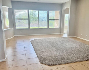 33007 N 23rd Avenue - Photo Thumbnail 6