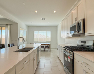2041 W Sierra Sunset Trail - Photo Thumbnail 10