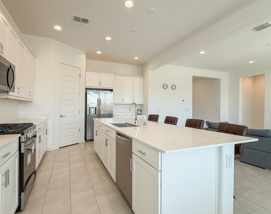 2041 W Sierra Sunset Trail - Photo Thumbnail 11