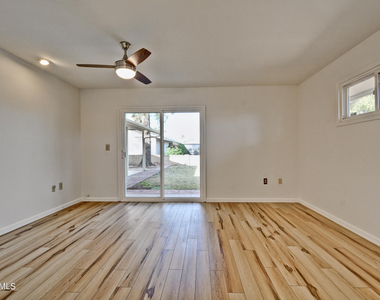 10933 W Tropicana Circle - Photo Thumbnail 21