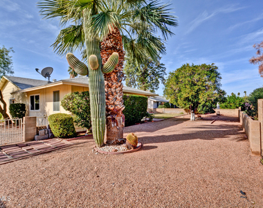 10933 W Tropicana Circle - Photo Thumbnail 27
