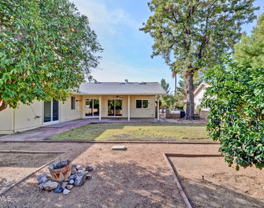 10933 W Tropicana Circle - Photo Thumbnail 26