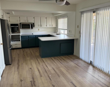 10933 W Tropicana Circle - Photo Thumbnail 8