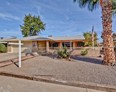 10933 W Tropicana Circle - Photo Thumbnail 5