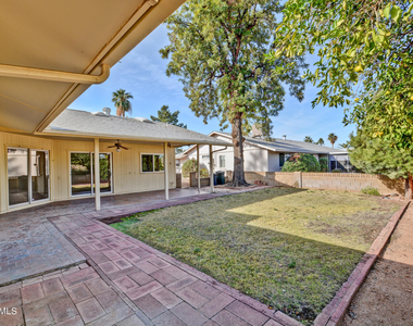 10933 W Tropicana Circle - Photo Thumbnail 4