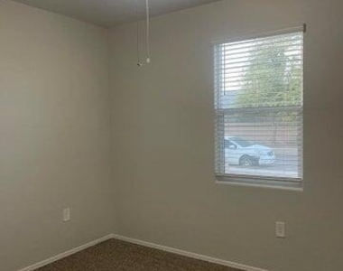 4607 W Basil Avenue - Photo Thumbnail 5