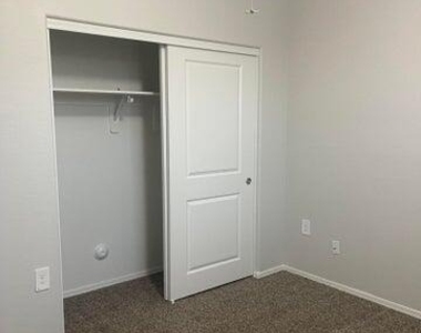4607 W Basil Avenue - Photo Thumbnail 6