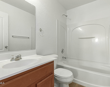 7007 W Mercer Lane - Photo Thumbnail 15