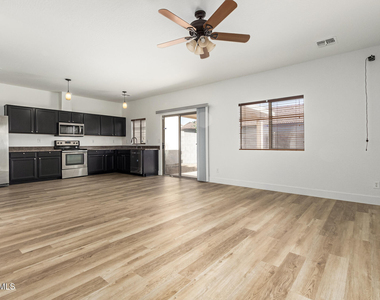 7007 W Mercer Lane - Photo Thumbnail 3