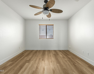 7007 W Mercer Lane - Photo Thumbnail 8