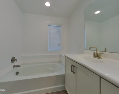 9322 E Solina Avenue - Photo Thumbnail 15