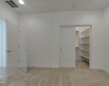 9322 E Solina Avenue - Photo Thumbnail 8