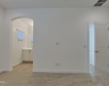 9322 E Solina Avenue - Photo Thumbnail 7