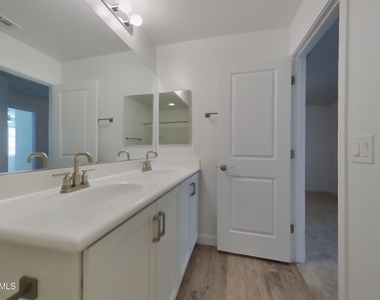 9322 E Solina Avenue - Photo Thumbnail 13