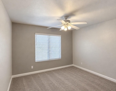 7389 W Tonopah Drive - Photo Thumbnail 9