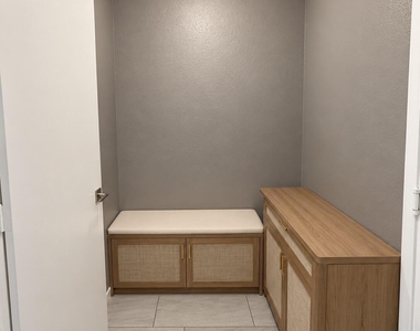 7389 W Tonopah Drive - Photo Thumbnail 4