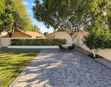 7389 W Tonopah Drive - Photo Thumbnail 18