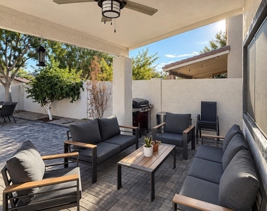 7389 W Tonopah Drive - Photo Thumbnail 17