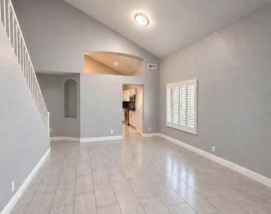 7389 W Tonopah Drive - Photo Thumbnail 2