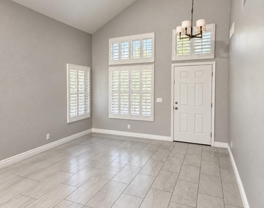 7389 W Tonopah Drive - Photo Thumbnail 1