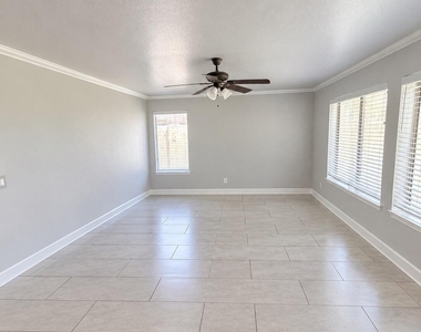 7389 W Tonopah Drive - Photo Thumbnail 3