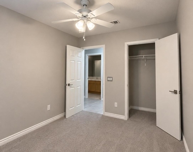 7389 W Tonopah Drive - Photo Thumbnail 14