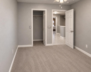 7389 W Tonopah Drive - Photo Thumbnail 8