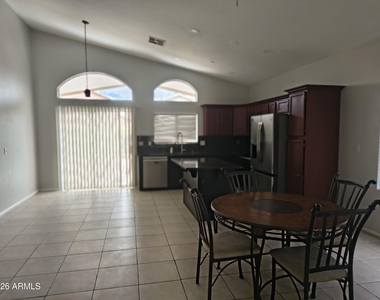 1161 W Elgin Street - Photo Thumbnail 6