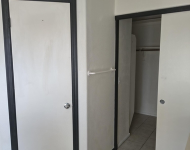 1161 W Elgin Street - Photo Thumbnail 17