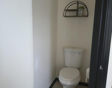 1161 W Elgin Street - Photo Thumbnail 14