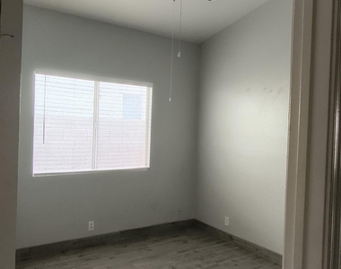 1161 W Elgin Street - Photo Thumbnail 7