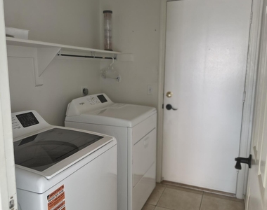 1161 W Elgin Street - Photo Thumbnail 11