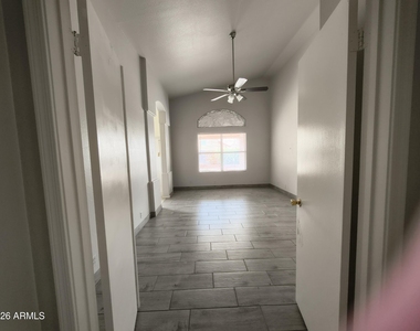 1161 W Elgin Street - Photo Thumbnail 13