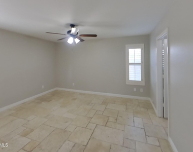7115 N 72nd Drive - Photo Thumbnail 5