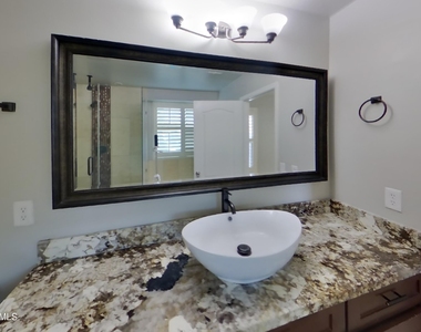 7115 N 72nd Drive - Photo Thumbnail 6