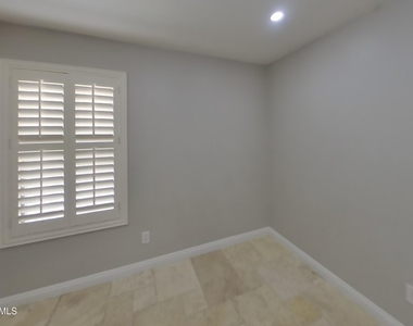 7115 N 72nd Drive - Photo Thumbnail 9