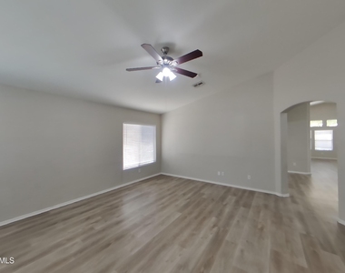 8529 W Hughes Drive - Photo Thumbnail 2