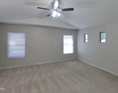 8529 W Hughes Drive - Photo Thumbnail 6