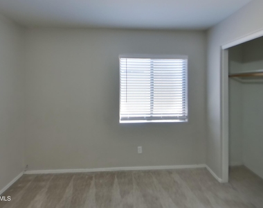 8529 W Hughes Drive - Photo Thumbnail 9