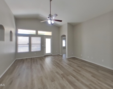 8529 W Hughes Drive - Photo Thumbnail 14
