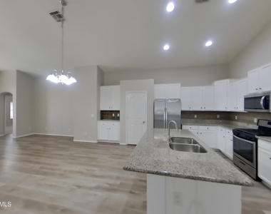 8529 W Hughes Drive - Photo Thumbnail 4