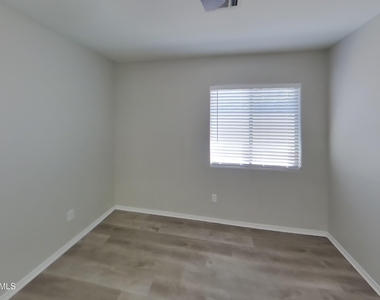 8529 W Hughes Drive - Photo Thumbnail 3