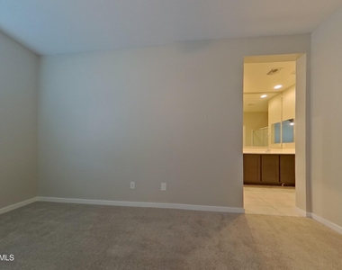 2422 S 236th Drive - Photo Thumbnail 7
