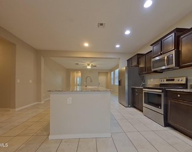2422 S 236th Drive - Photo Thumbnail 5