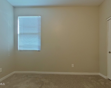 2422 S 236th Drive - Photo Thumbnail 11
